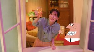タコさんウインナーにもアジフライにも、トリスハイボール。