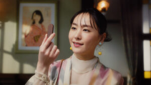 チョコレートとは呼べない“生のとき”。新垣結衣さんが味わう、幸せな余韻
