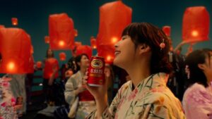 浴衣姿の広瀬アリスさんがお祭りで本麒麟を飲む