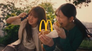 大人になっても、公園で遊んでサムライマック食べて。