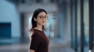 少し不思議なあの人は、ニッと♬笑う。