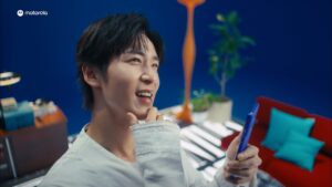 黒蓮さんがAIと模様替え？Motorola edge 60 pro新CMが公開