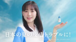 「広がるーーー！」夏空の下、芦田愛菜さんが届ける皮膚のセルフケア